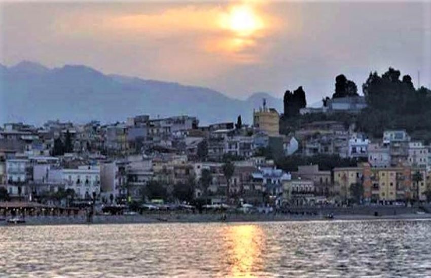 Giardini Naxos tra emergenza ed elezioni