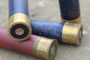 Spari nella notte a Forcella, trovati sette bossoli: nessun ferito