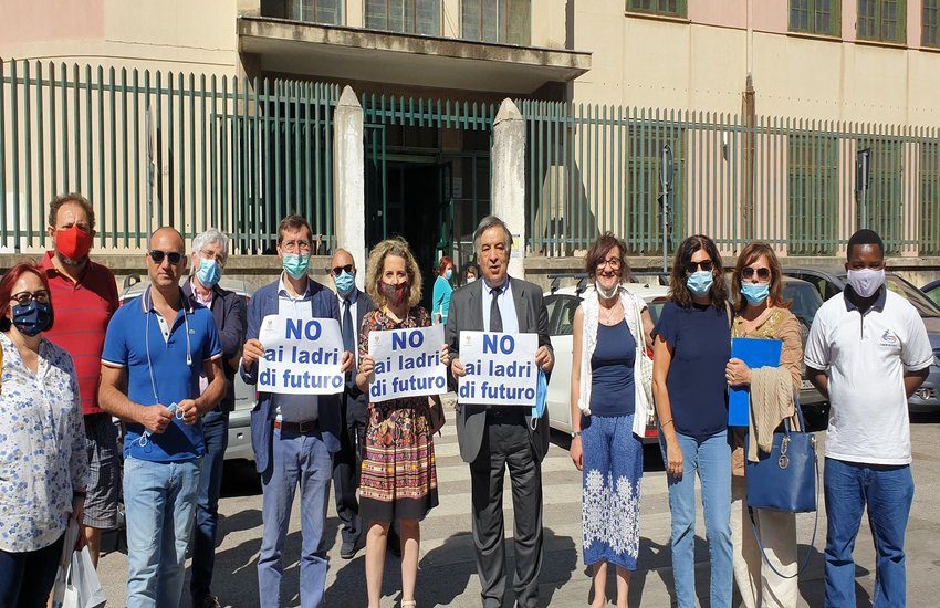 “No ai ladri di futuro”, il flash-mob per scuole e asili