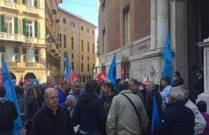 Genova, la protesta degli insegnanti