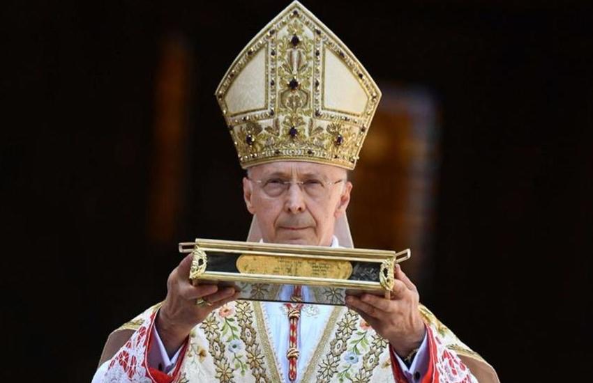 Bagnasco, l’ultimo abbraccio del cardinale:”Grazie Genova città bella ed esigente”