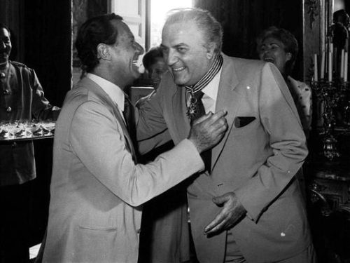 I cento anni di Albertone raccontati da due pubblicazioni 

Foto: Alberto Sordi con il regista, suo amico, Federico Fellini

Fonte foto: blog Gianfranco Angelucci- regista, sceneggiatore, scrittore