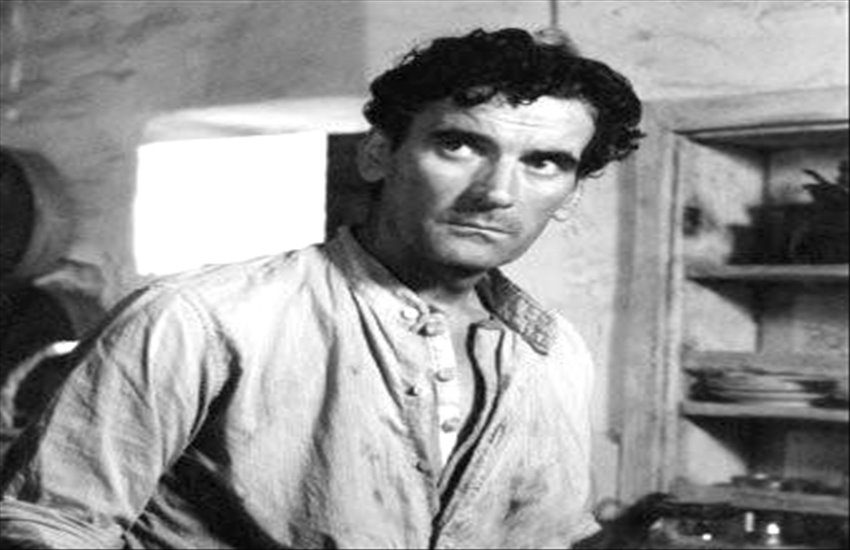 Approda al Castel dell’Ovo “Troisi Poeta Massimo”, mostra dedicata al Pulcinella senza maschera