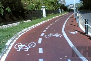 Cassino, si finge fisioterapista e aggredisce una donna sulla pista ciclabile: arrestato