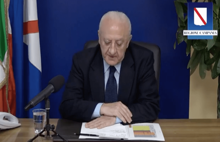 De Luca risponde a Salvini: «Tre volte somaro, ha la faccia come il fondoschiena»