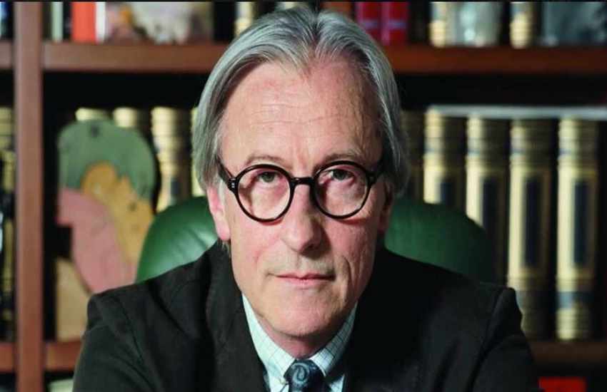 Divieto di fumo anche all’aperto a Milano, la furia di Vittorio Feltri: “È proibizionismo, disobbedirò”