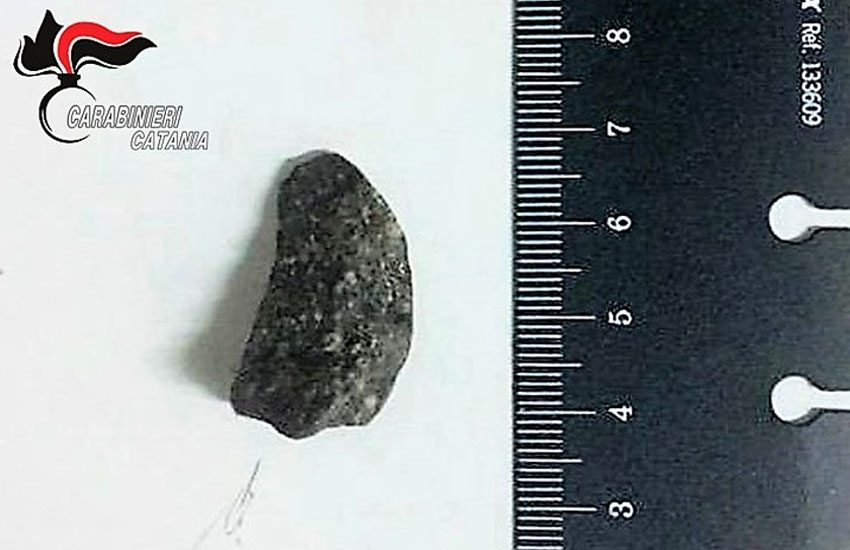 Preso l’incisore seriale di simboli fallici sulle auto in centro storico (VIDEO)