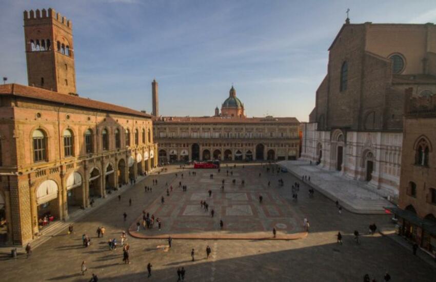 Cena in Piazza Maggiore: sarà costituito un comitato promotore