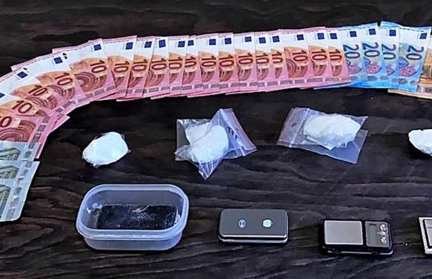 Cocaina nel reggiseno, i carabinieri di Giarre arrestano una coppia di Mascali