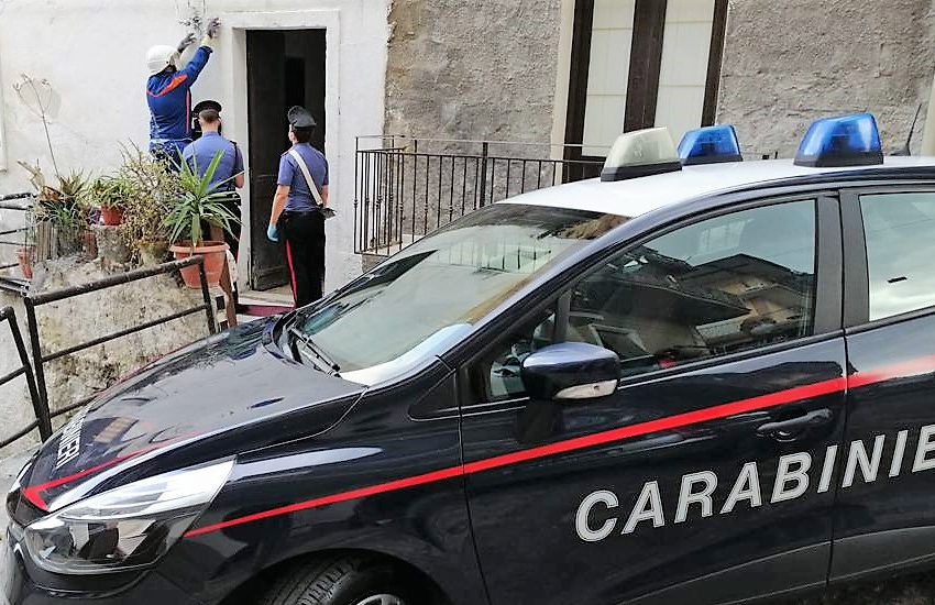 A Palagonia un intero stabile fruiva di energia elettrica a costo zero. Tre arrestati
