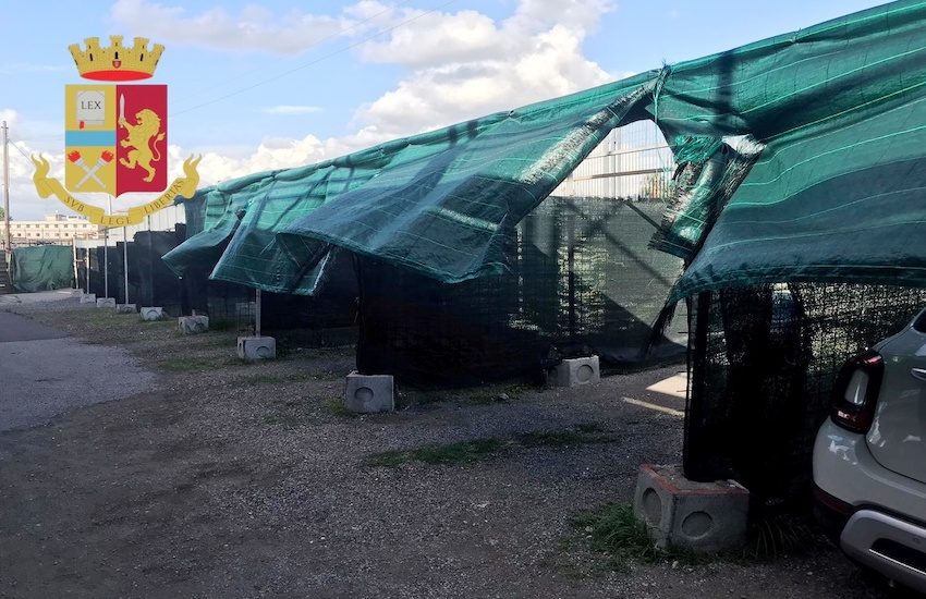 Scoperto un «parcheggio dell’amore» in zona Gianturco