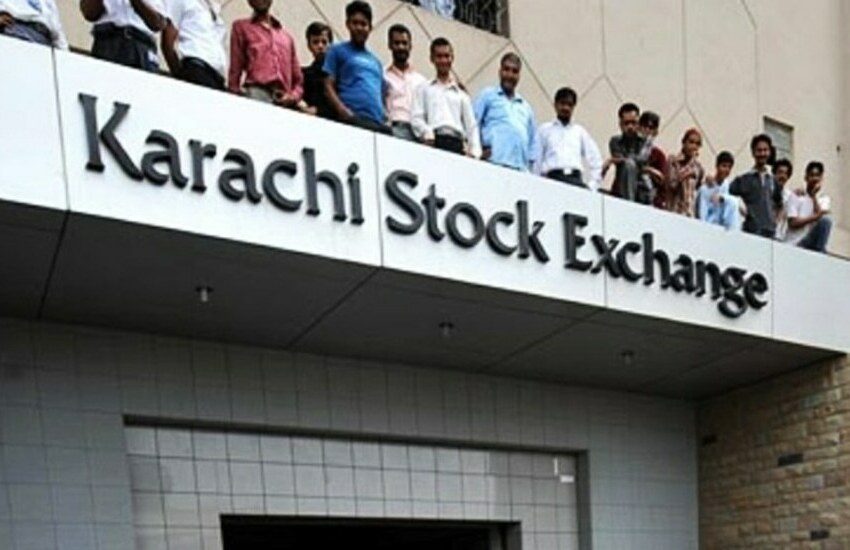 Karachi, attacco suicida in Borsa: 10 morti. E Twitter rimuove la rivendicazione dei terroristi del Bla