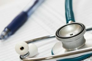 Finta dottoressa con la terza media lavorava in ospedale: condannata a tre anni di carcere