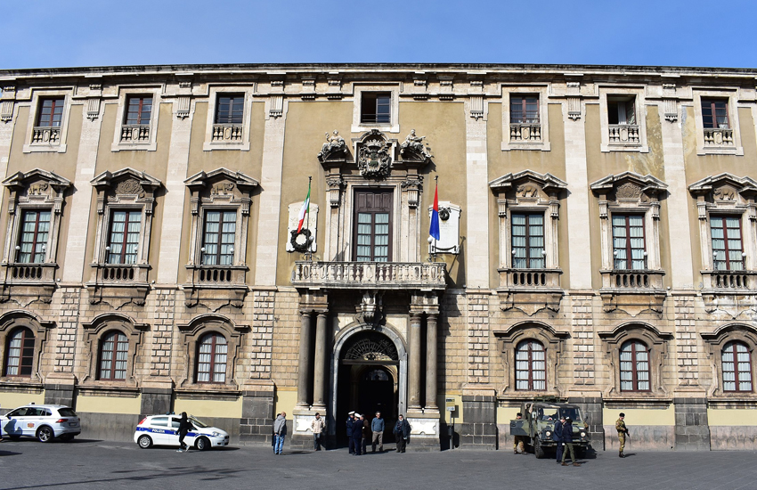 Catania, Palazzo degli Elefanti hub vaccinale da giorno 9 a giorno 11