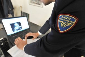 Pedopornografia online: arrestato a Catania con ingente materiale illegale