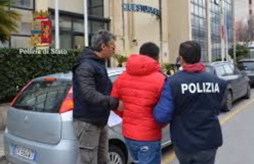 Hashish e Marijuana tra il verde del parco