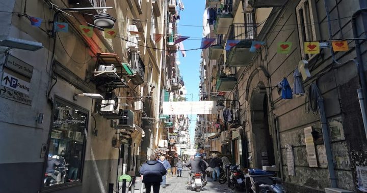 Quartieri Spagnoli, pedonalizzata vico Lungo Gelso