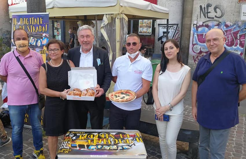 Napoli, per la prima volta si pagherà con bitcoin per dolci e pizze