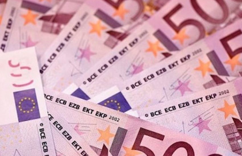 Dimentica i soldi nella fotocopiatrice mandata al macero: quasi 2 milioni di euro tritati e trasformati in coriandoli