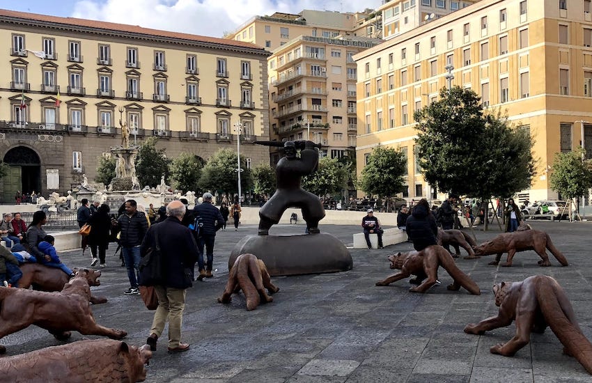 Addio ai lupi in piazza Municipio, lunedì l’inaugurazione a Firenze