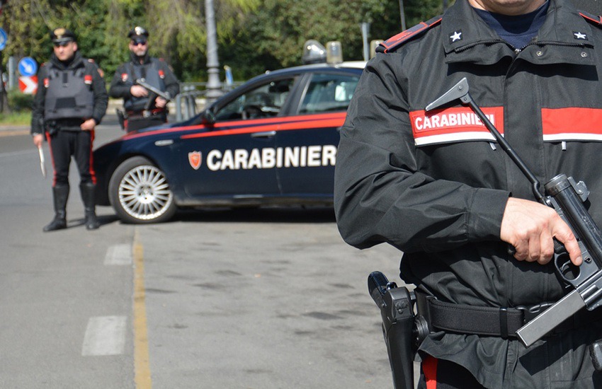 Non si ferma all’alt dei carabinieri: 20enne di Latina guidava senza patente