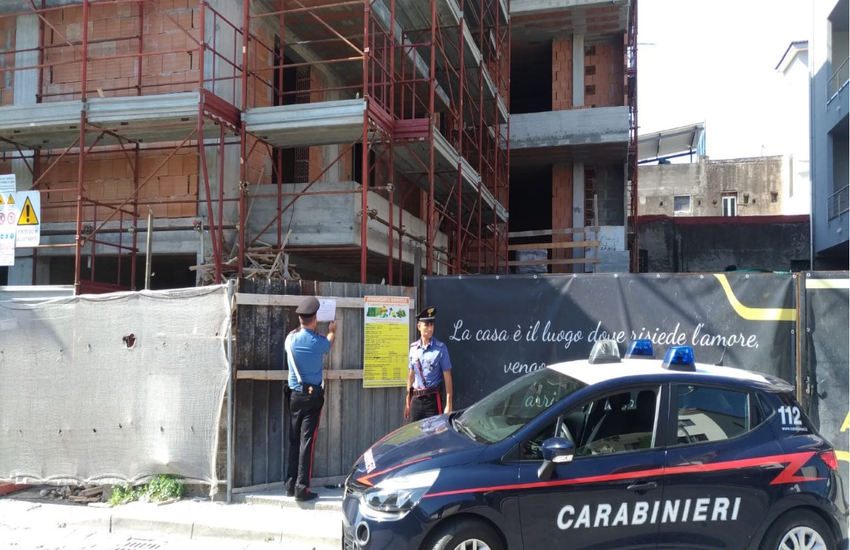 Controlli dei carabinieri sui cantieri, 3 persone denunciate