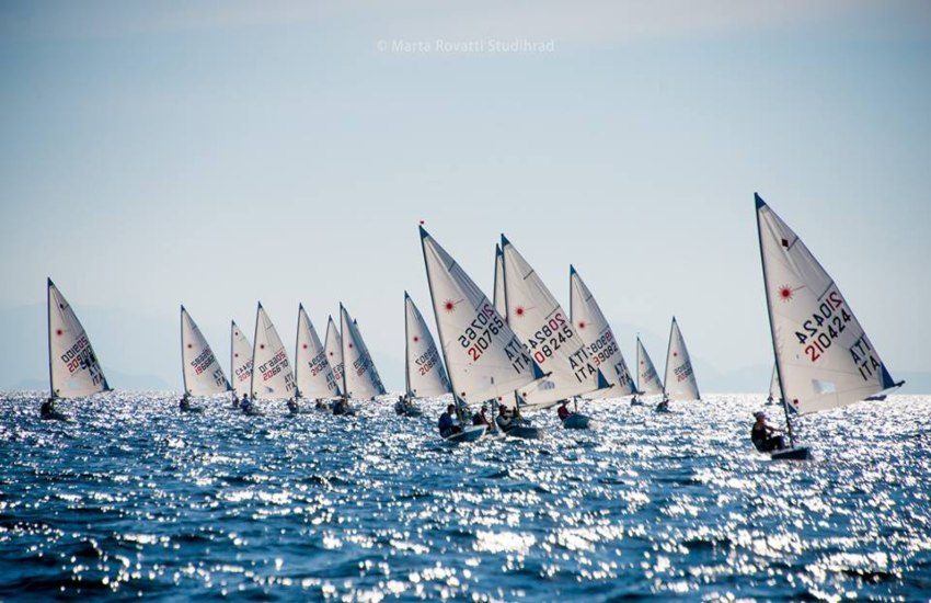 La vela padrona del porto