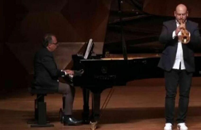 ‘Sally’, dal rock al jazz, l’originale cover del duo   Vezzoso-Collina: è online il nuovo video