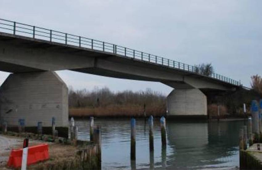 Vallevecchia, si risana il ponte sul canale Cavanella