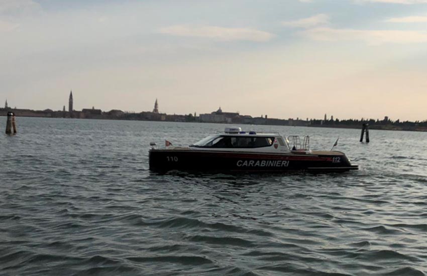 Venezia, naviga a forte velocità: denunciato