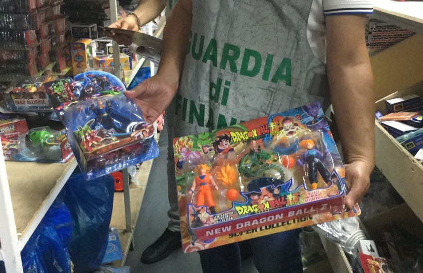 Catania sequestrati oltre 12 mila tra giocattoli e dispositivi medici contraffatti e non sicuri, denunciata cittadina cinese
