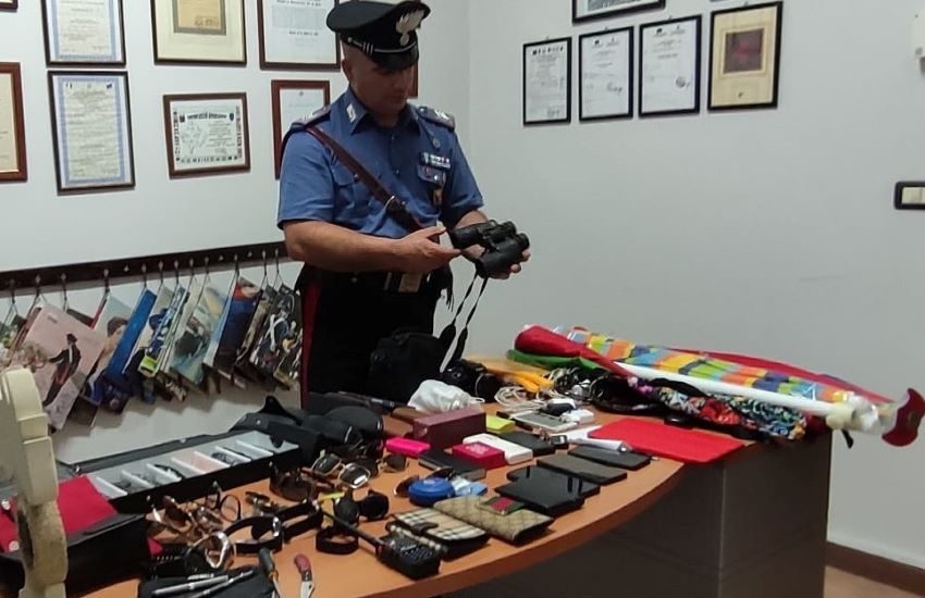 Furti in automobili nella fascia jonica: si cercano i proprietari della refurtiva