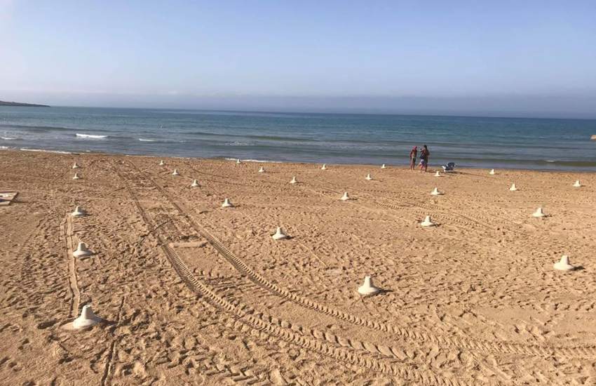 Marina di Modica si distanzia