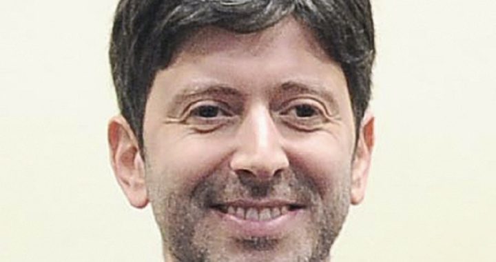 Roberto Speranza: 'non abbassiamo la guardia, non dividiamoci'