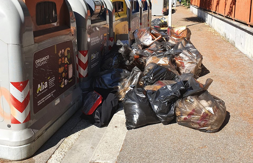 Abbandona 19 sacchi di rifiuti dopo la festa, multato