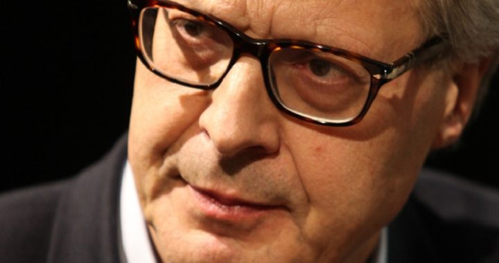 Vittorio Sgarbi torna a L’Aquila per raccontare il genio di Raffaello