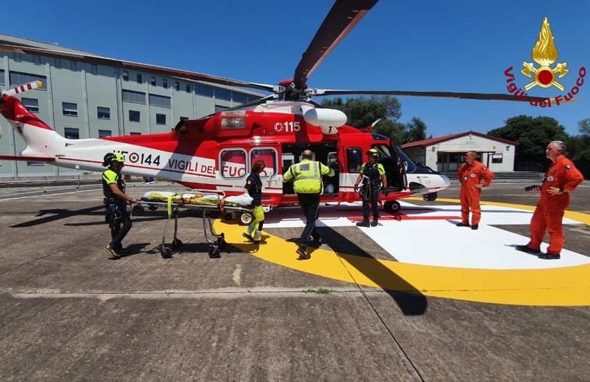 Vigili del Fuoco, intervento in elicottero per soccorrere una persona sull’Etna