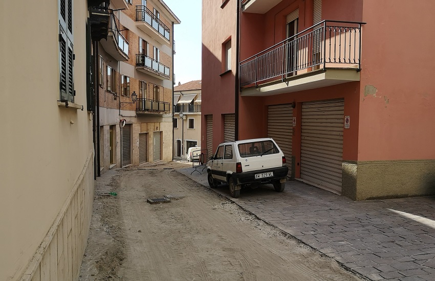 Ariano Irpino – Via Parzanese, cantiere in rapido avanzamento: oggi le verifiche dell’ufficio tecnico