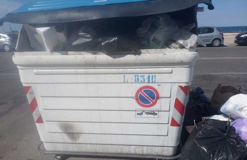 Madre getta la figlia neonata nell’immondizia, le immagini che hanno inorridito il mondo