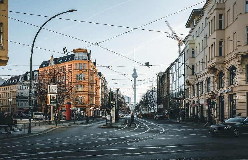 Berlino, auto sulla folla: sette feriti