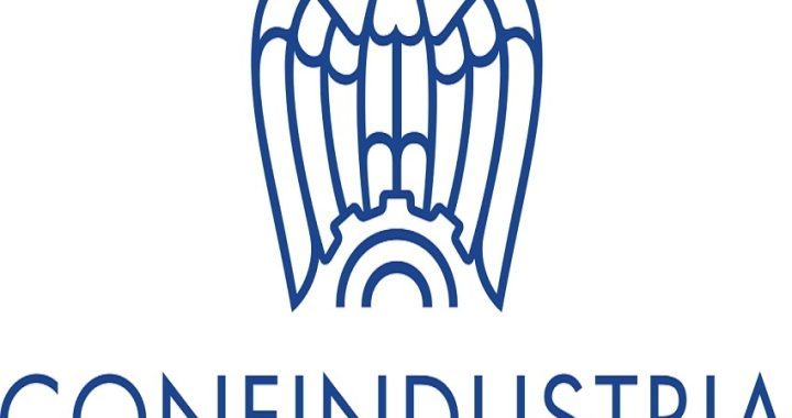 Confindustria: 'reinserire contratti a termine'