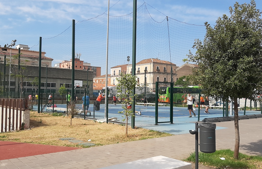 Catania, l’allenamento di basket della PGS nel campetto di Corso dei Martiri, un “modello” di sport possibile