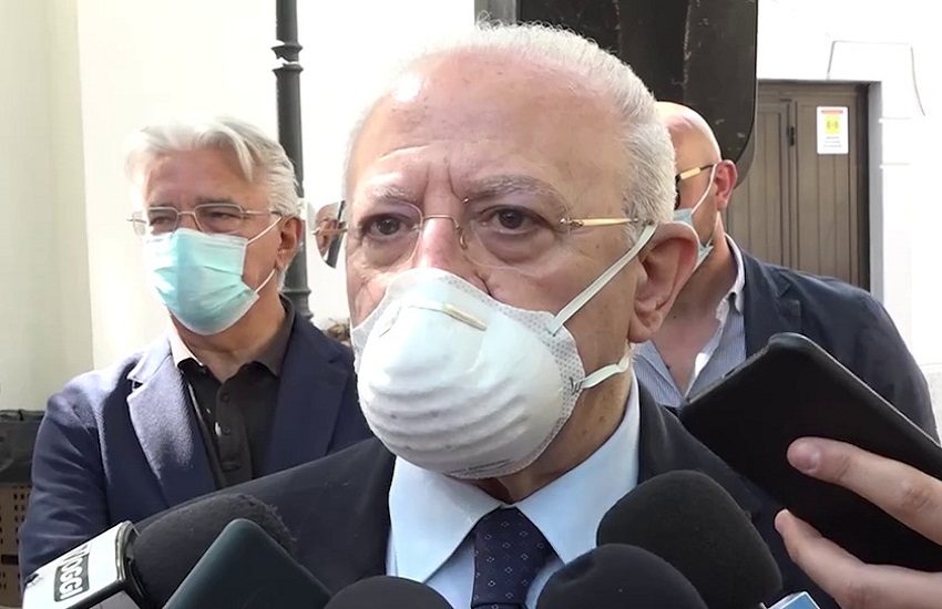 De Laurentiis con un tweet a gamba tesa nella competizione elettorale