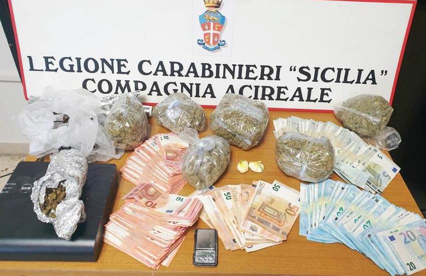Acireale, consegnava droga invece del pesce, ordinazioni sul telefonino, trovata cannabis, cocaina e 5mila euro contanti