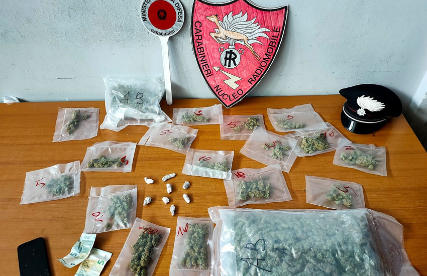 Catania, 27enne arrestato dai carabinieri, in casa aveva circa un kg di marjuana