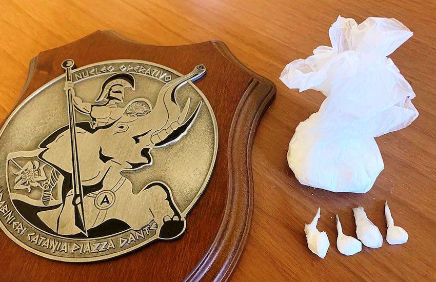 Catania, fugge contromano e si schianta su un’auto: pusher arrestato in via Erasmo Motta a Picanello