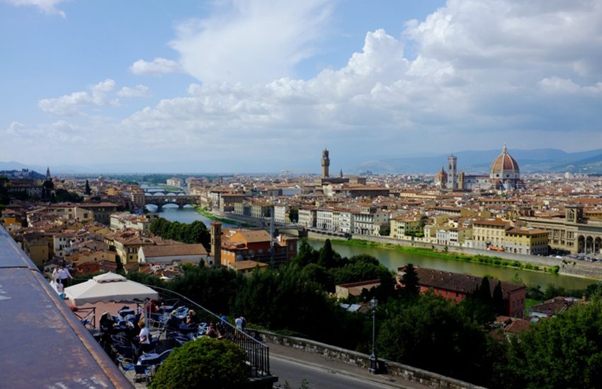 Pratiche online quasi sconosciute, Firenze appena sufficiente