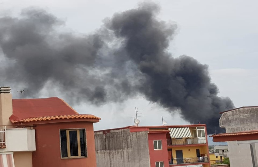 Incendio deposito autobus provincia di Napoli. Ecco cos’è successo