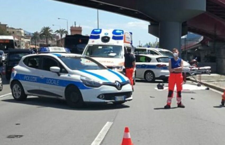 Genova, incidente mortale  in via Siffredi: motociclista 21enne perde la vita