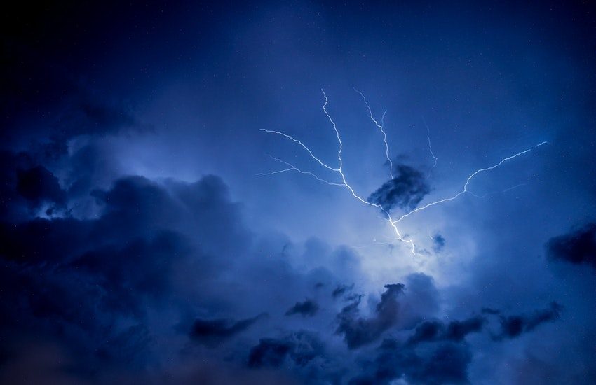 Meteo: venti forti e mareggiate; sul Lazio sarà un martedì da bollino rosso